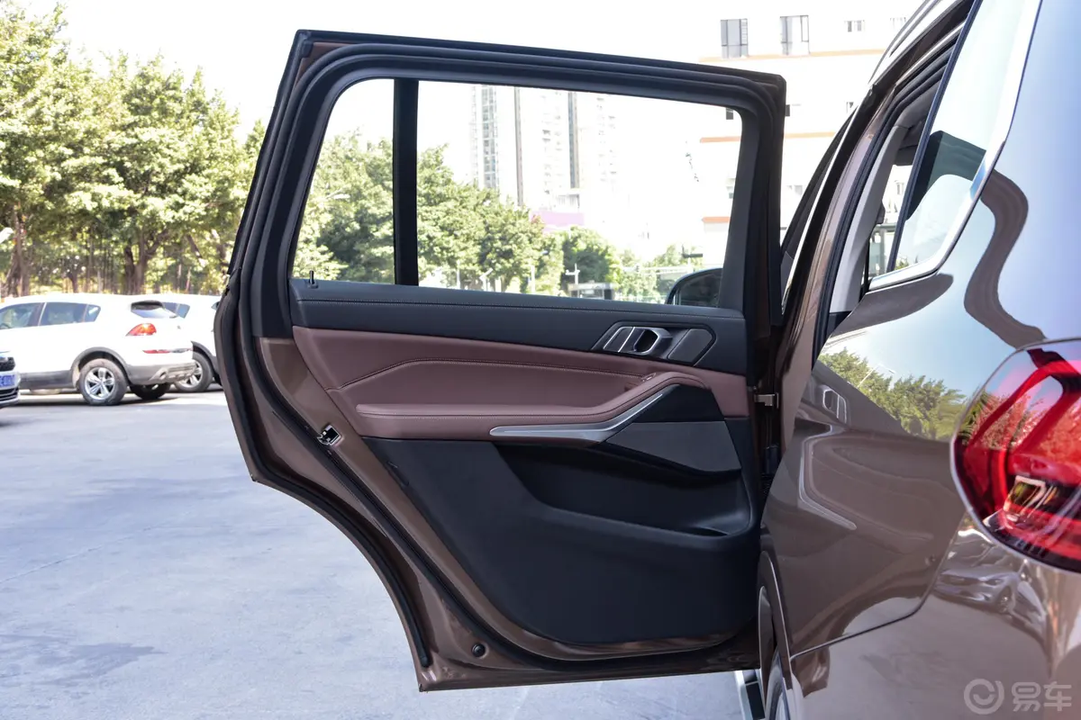 宝马X7xDrive40i 领先版 豪华套装空间