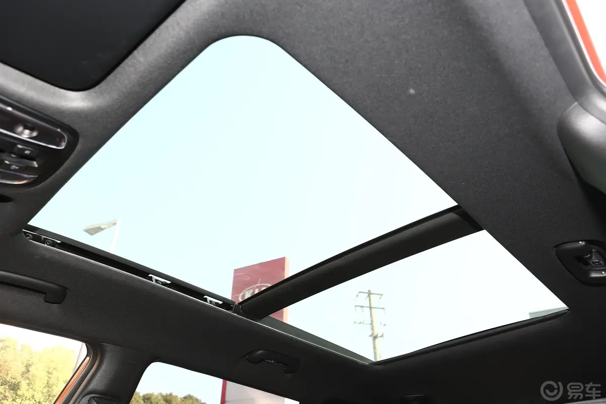 智跑舒适款 1.4T 双离合 两驱 智享豪华版天窗内拍关闭