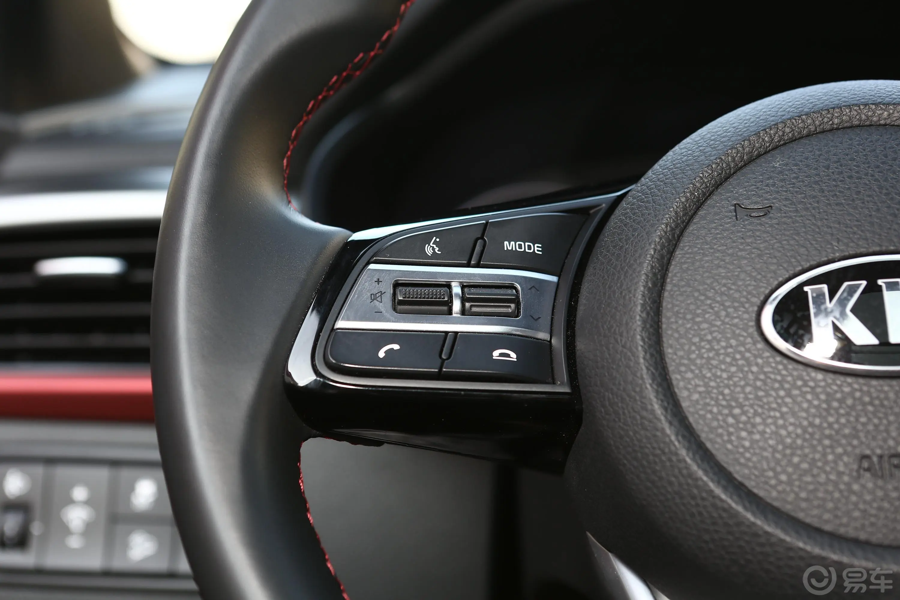 智跑舒适款 1.4T 双离合 两驱 智享豪华版左侧方向盘功能按键