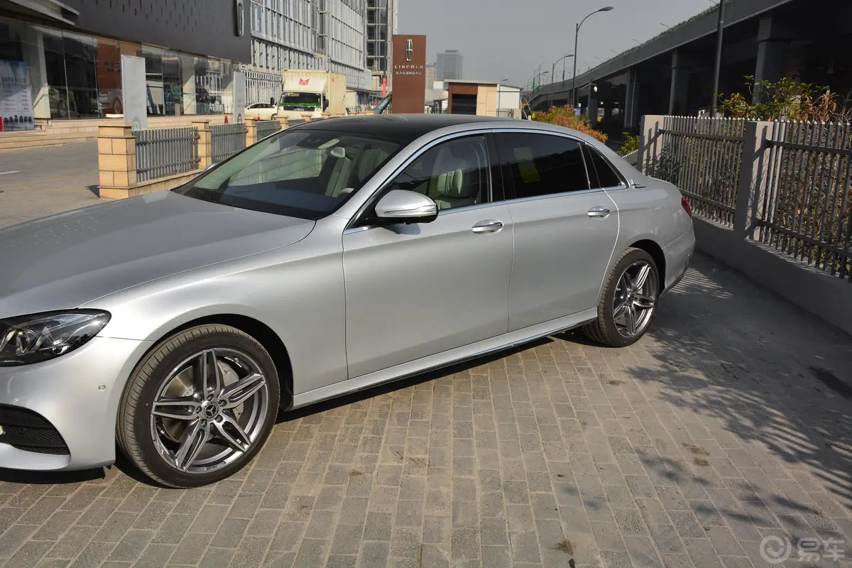 奔驰E级E 350 L 4MATIC 运动轿车外观