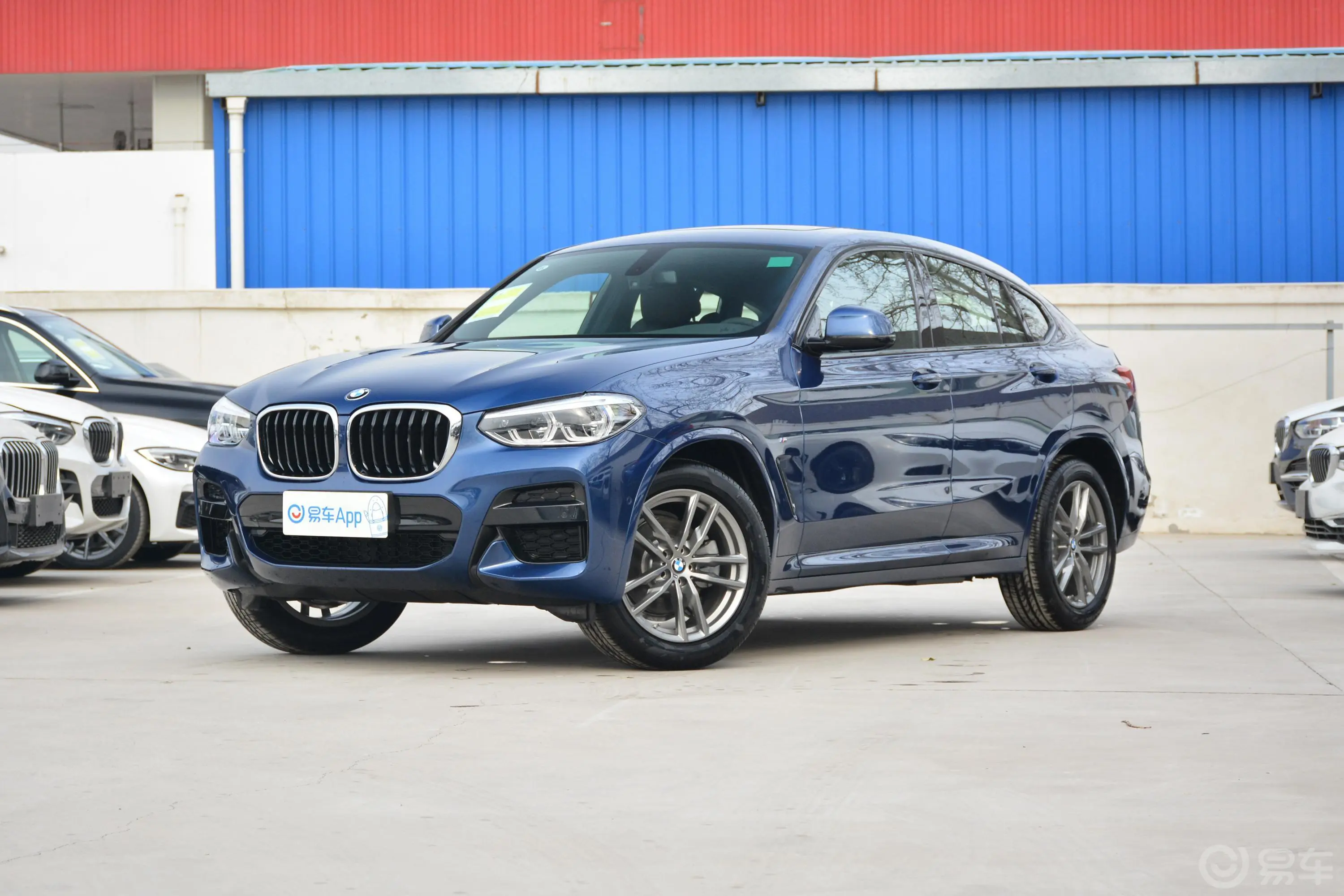 宝马X4xDrive25i M运动套装侧前45度车头向左水平