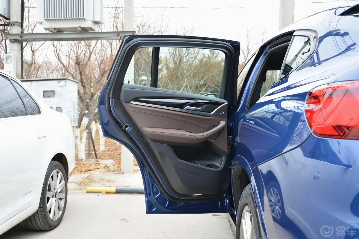 宝马X4xDrive25i M运动套装驾驶员侧后车门