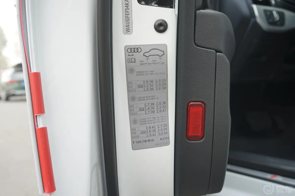 奥迪A5Sportback 40 TFSI 时尚版 国VI胎压信息铭牌