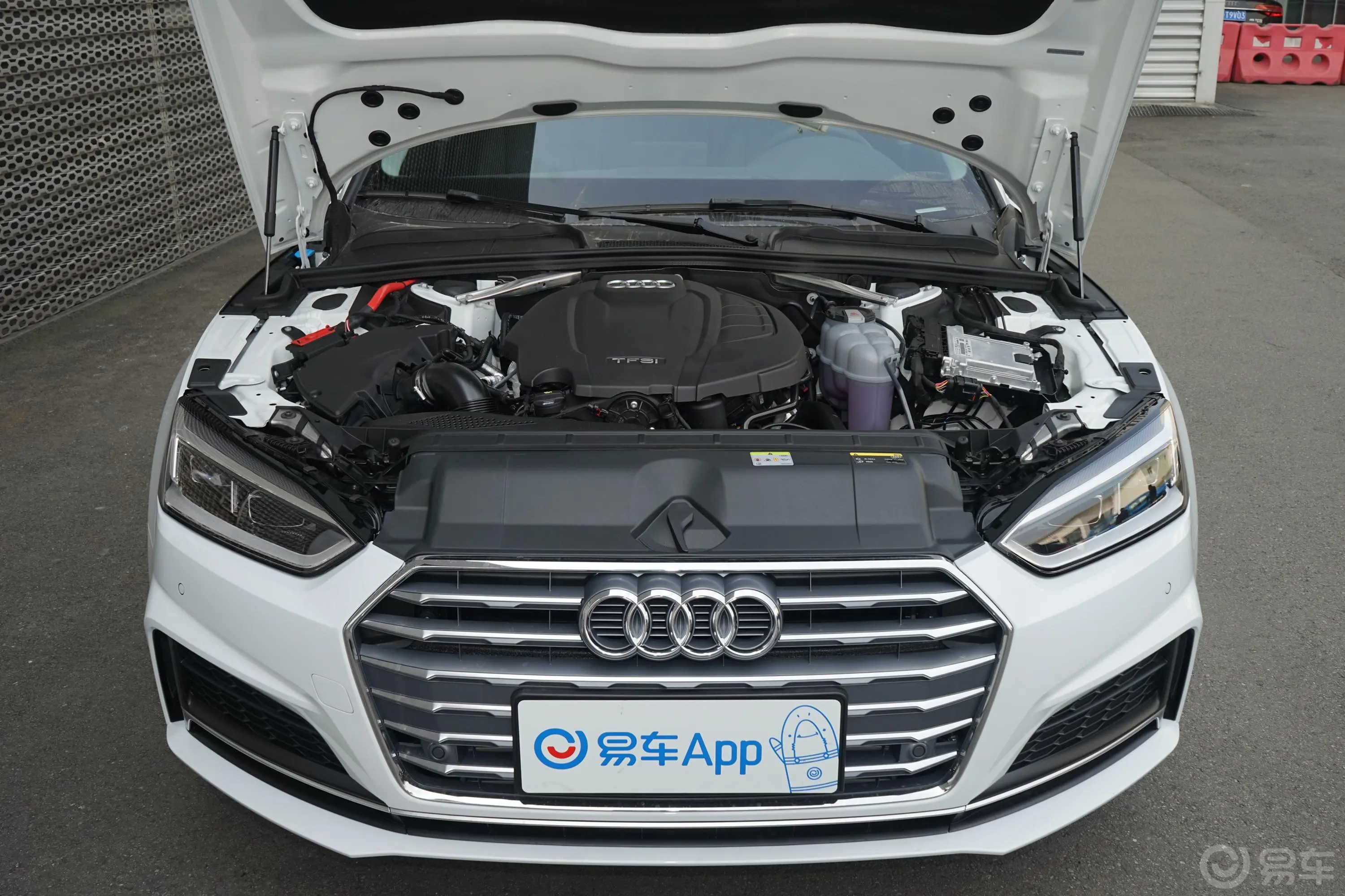 奥迪A5Sportback 40 TFSI 时尚版 国VI发动机舱整体