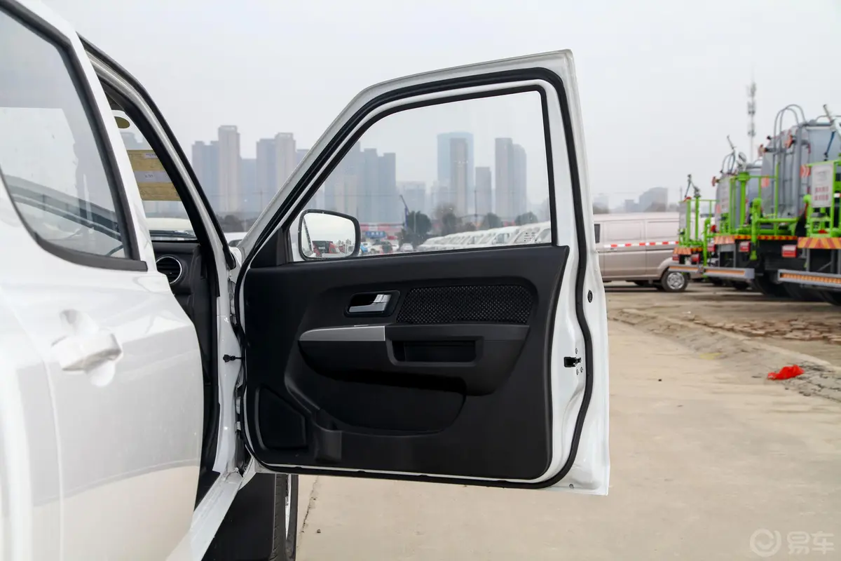 锐骐标箱 2.4L 手动 四驱 标准版 汽油 国V副驾驶员车门