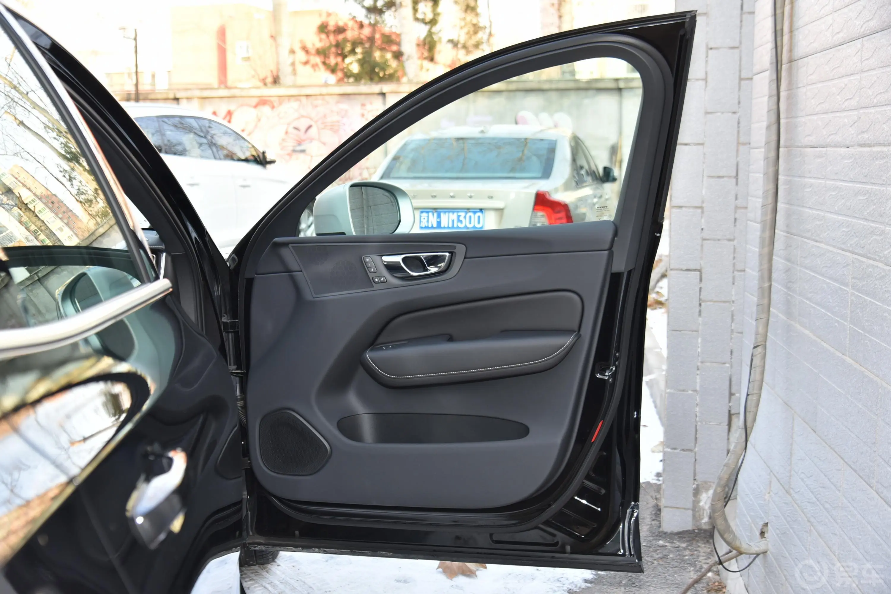 沃尔沃XC60新能源T8 智远运动版副驾驶员车门
