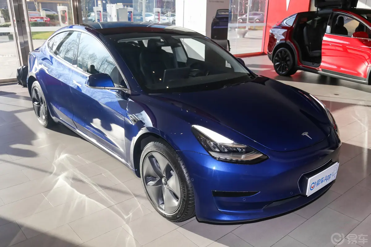 Model 3标准续航后轮驱动升级版外观