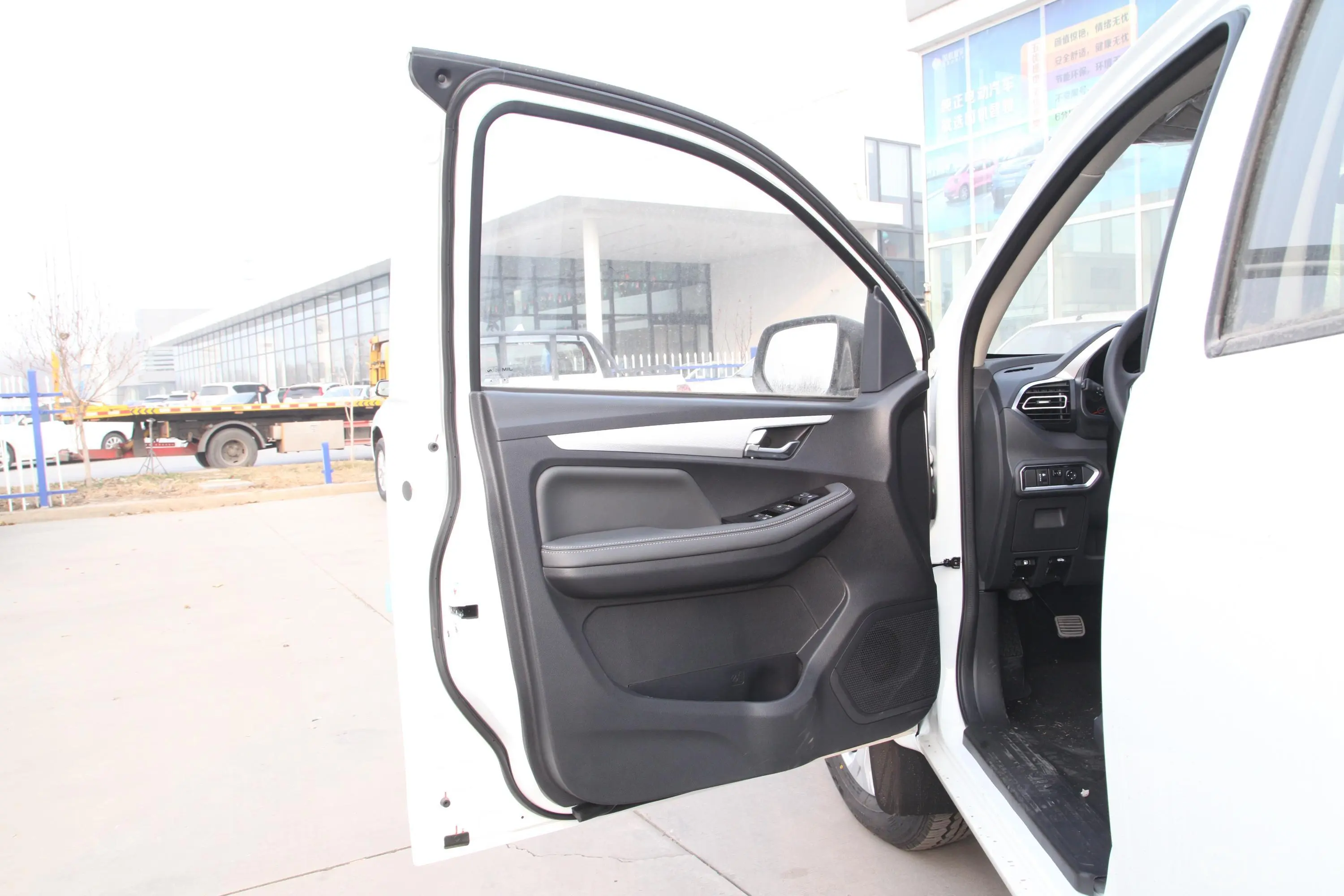 瑞迈S加长版 2.4T 手动 两驱 领航版 汽油 国VI驾驶员侧前车门