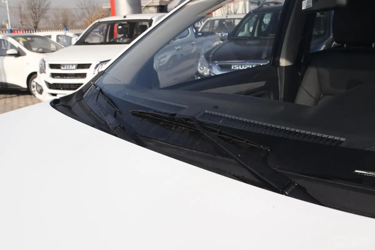 瑞迈S标轴版 2.5T 手动 四驱 领航版 柴油 国VI雨刷器