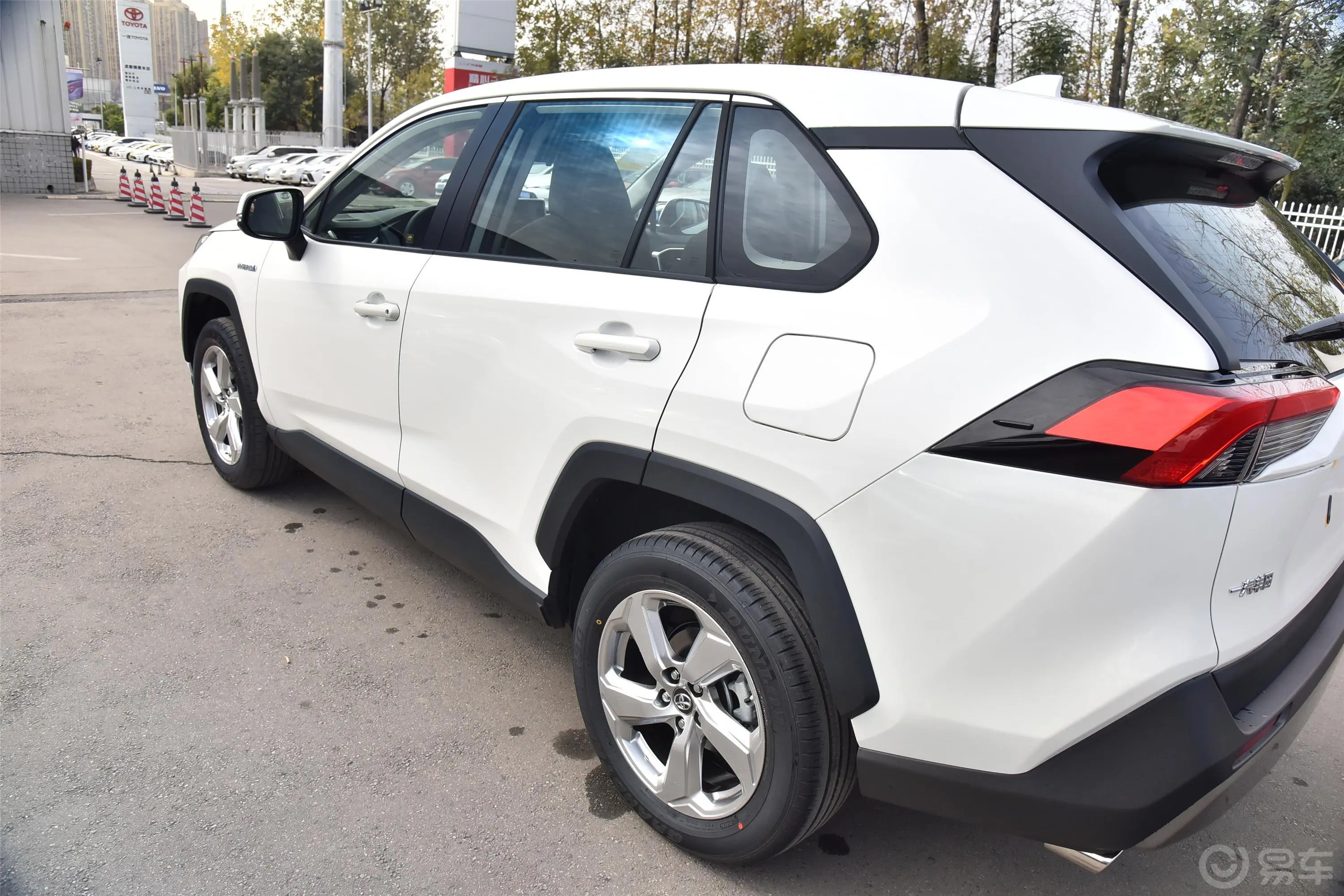 RAV4荣放双擎 2.5L E-CVT 两驱 精英版外观