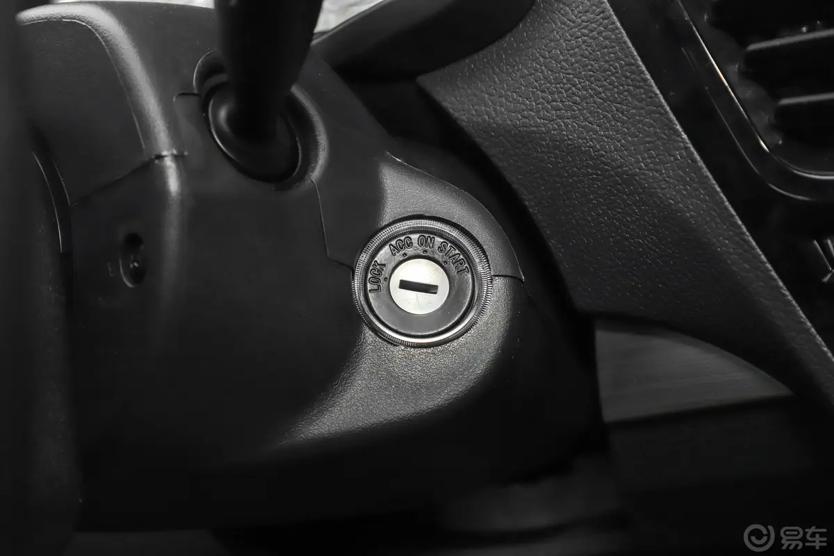 威虎越野版 1.5T 手动四驱大双标准型 汽油 国VI钥匙孔或一键启动按键
