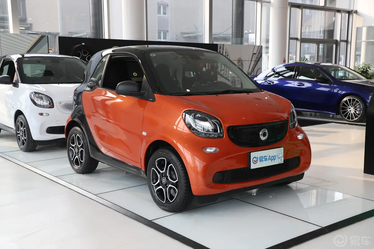 smart fortwo0.9T 66千瓦硬顶风擎版 国VI外观