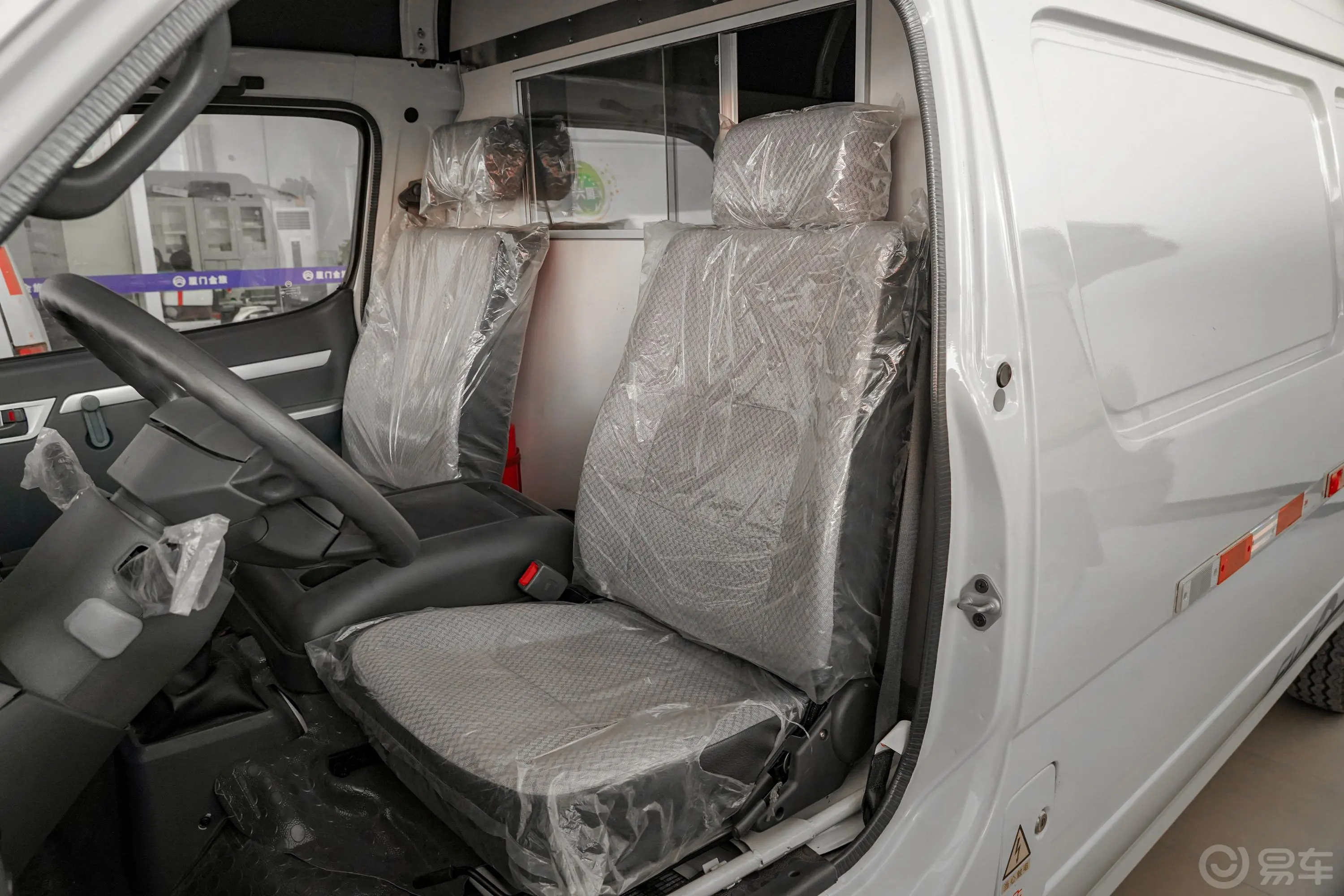 金旅海狮EV厢式运输车 XML5036XXYEVL03驾驶员座椅