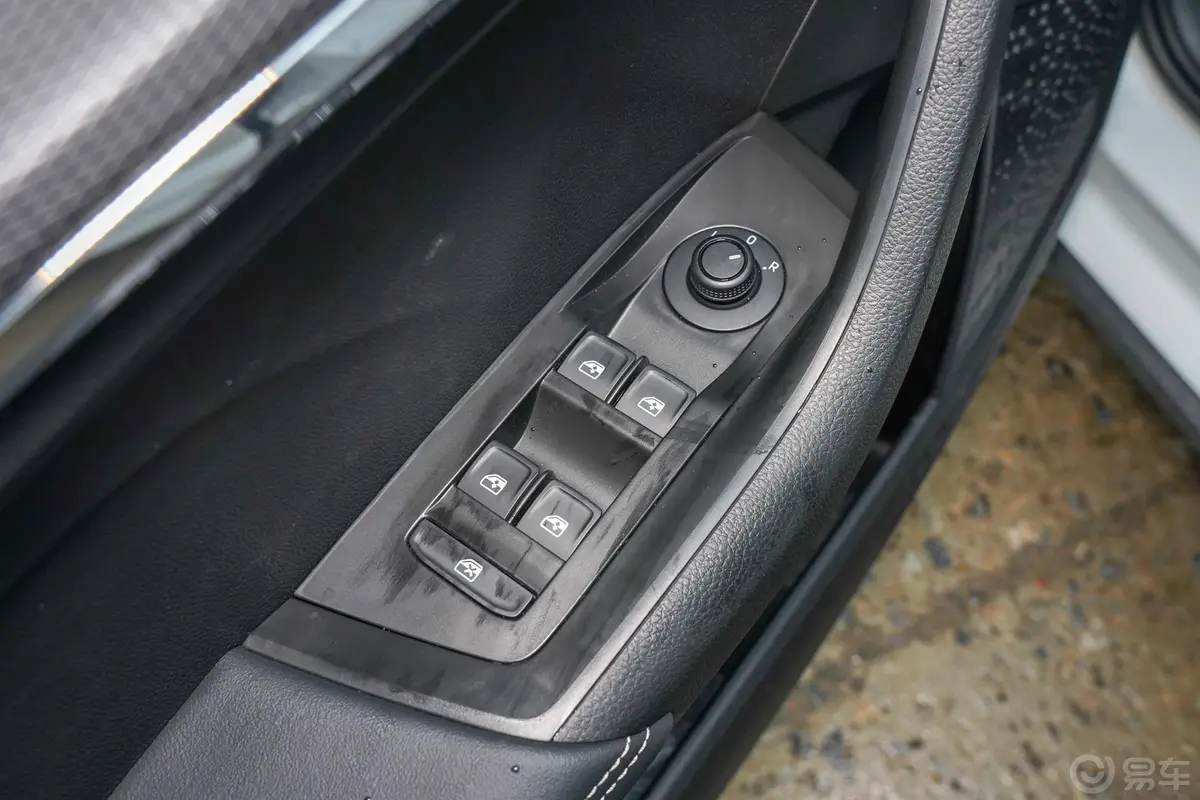 柯米克GT TSI230 双离合 舒适版车窗调节整体