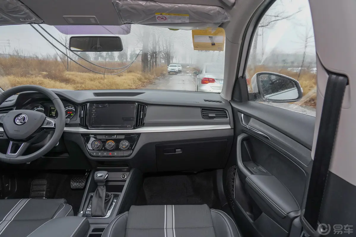 柯米克GT TSI230 双离合 舒适版副驾驶位区域
