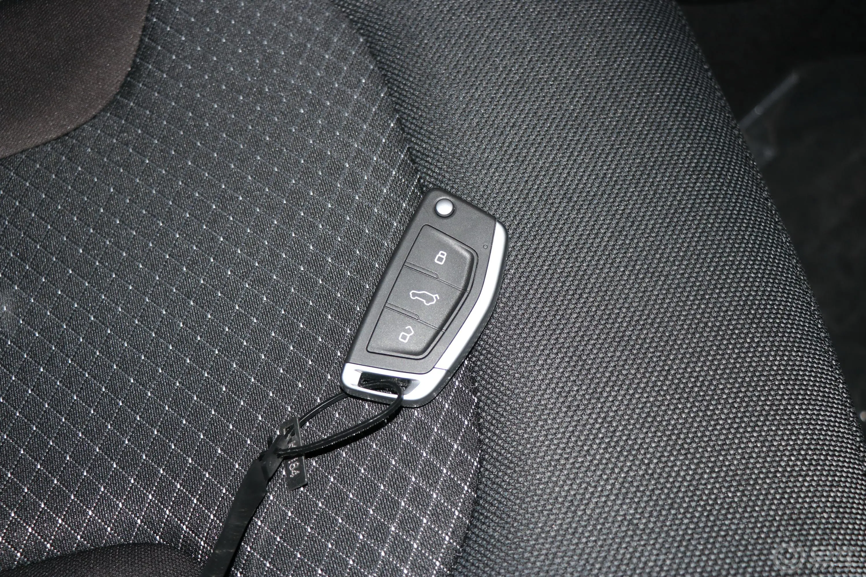 森雅R81.6L 手自一体 舒适型钥匙正面
