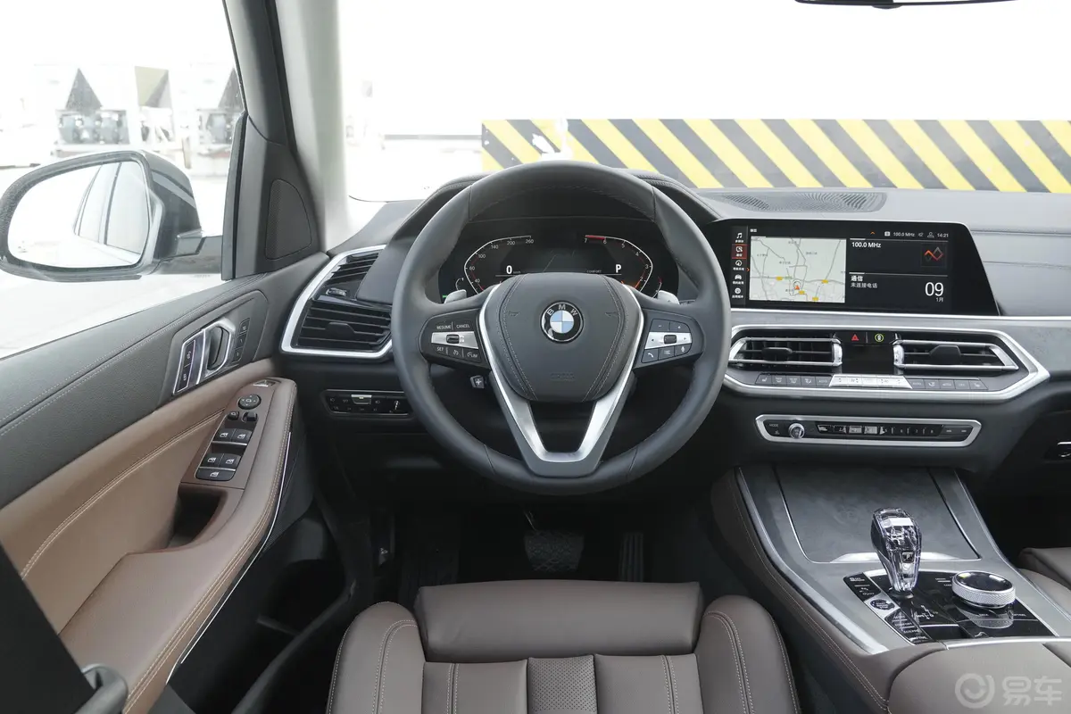 宝马X5(进口)xDrive30i X设计套装驾驶位区域