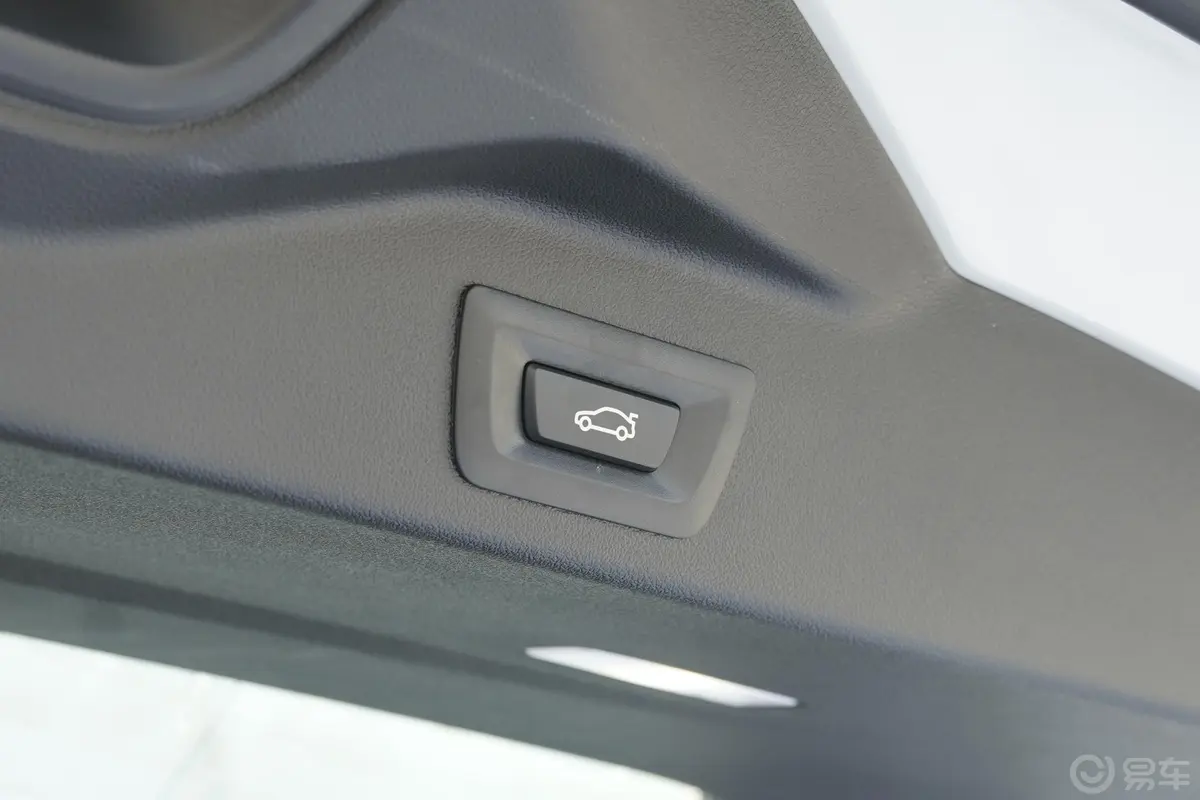 宝马X5(进口)xDrive30i X设计套装电动尾门按键（手动扶手）
