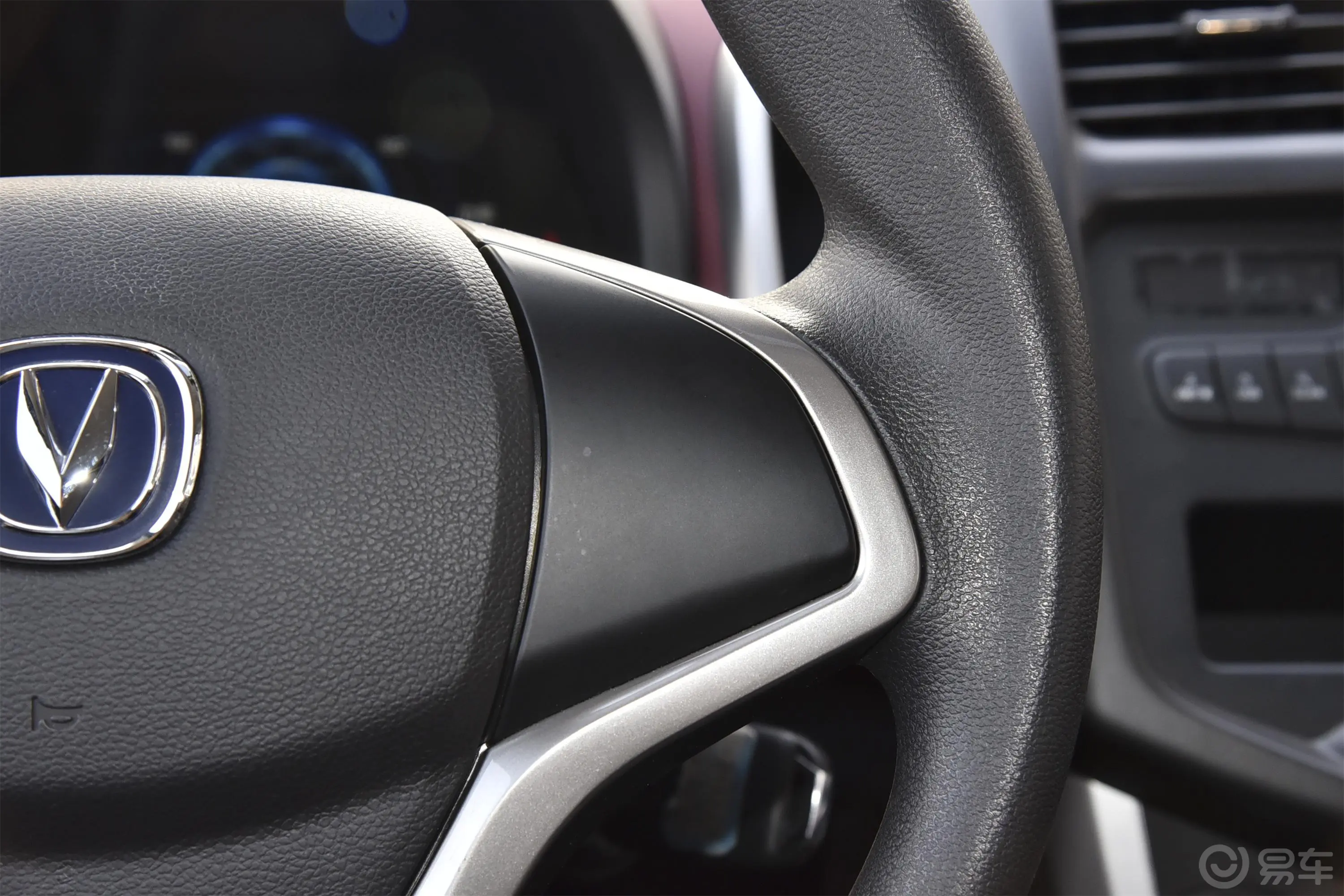 奔奔EV改款 EV360 时尚版右侧方向盘功能按键