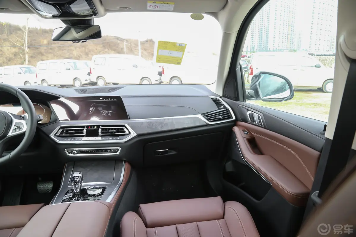 宝马X5(进口)xDrive40i M运动套装副驾驶位区域