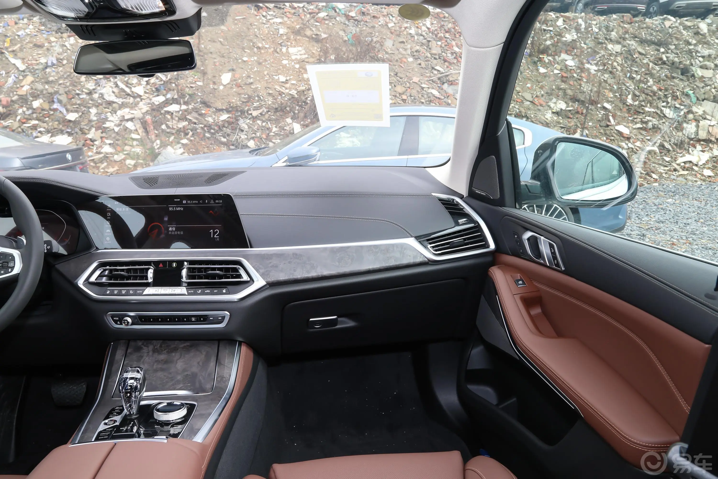 宝马X5(进口)xDrive40i 尊享型 M运动套装副驾驶位区域