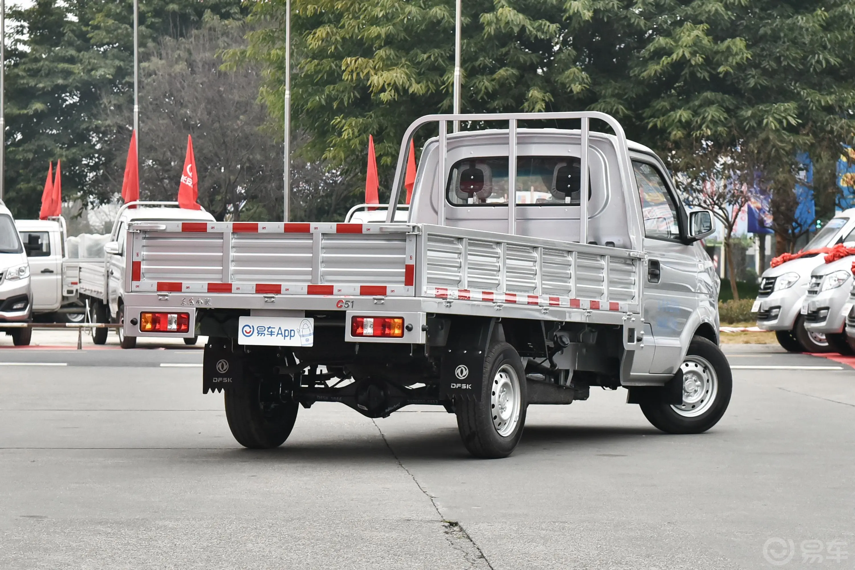 东风小康C511.5L 手动 单排标准型侧后45度车头向右水平