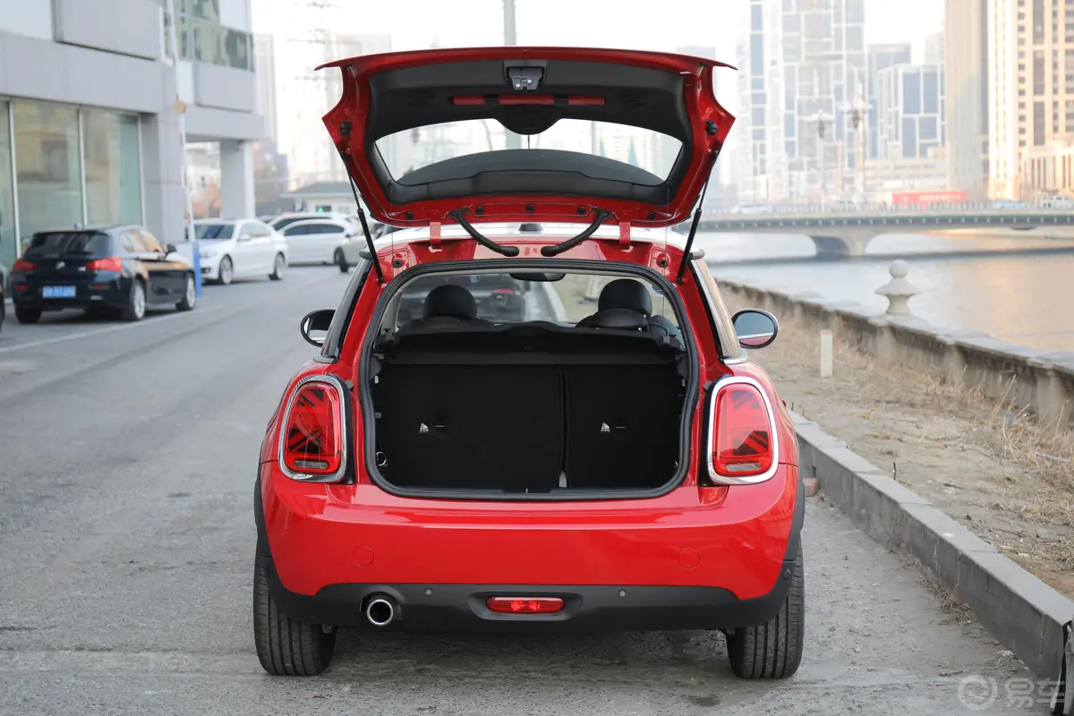 MINI1.5T COOPER 双离合 艺术家 三门版空间