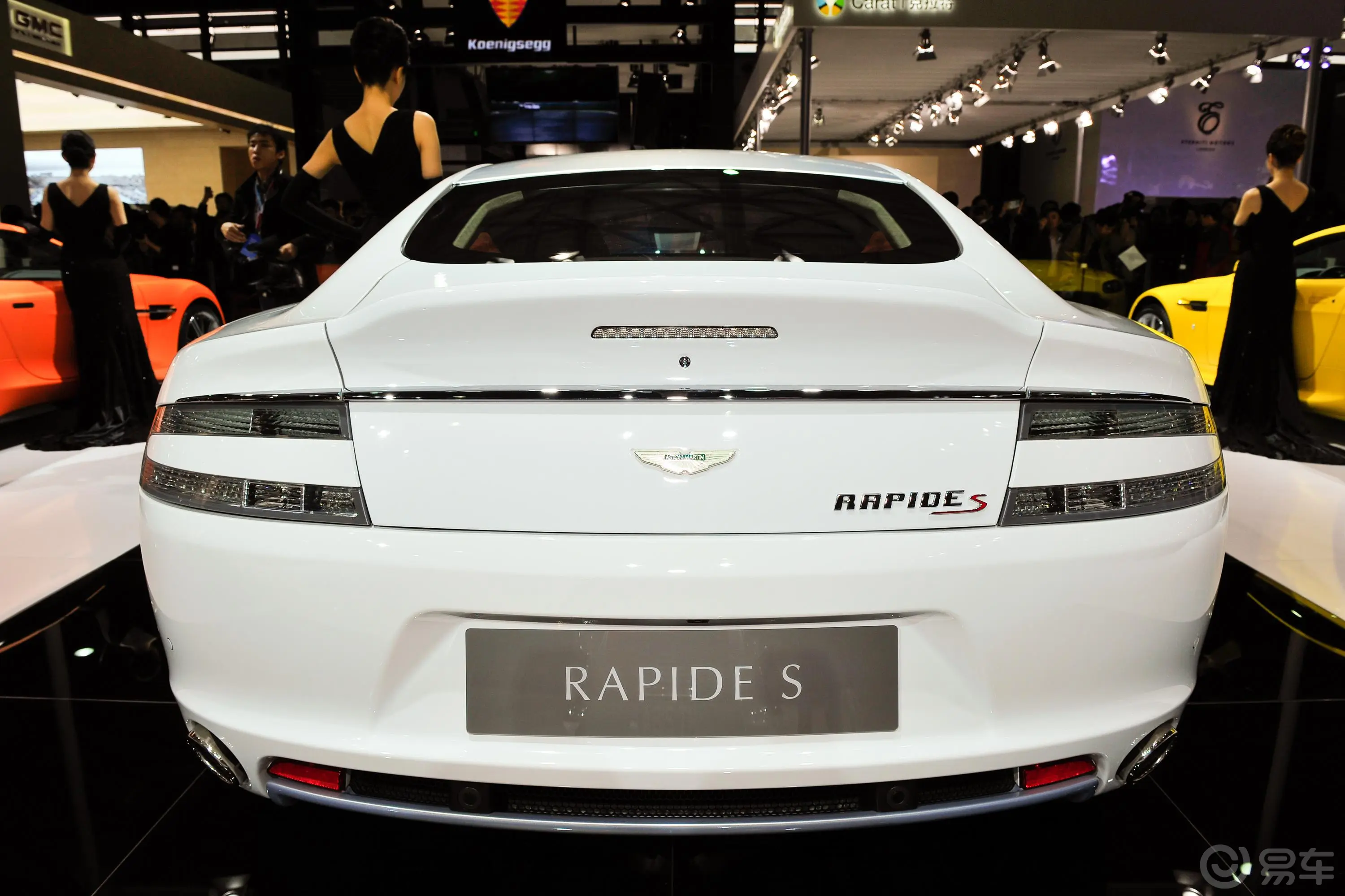 RapideS 6.0L 正侧车头向右水平