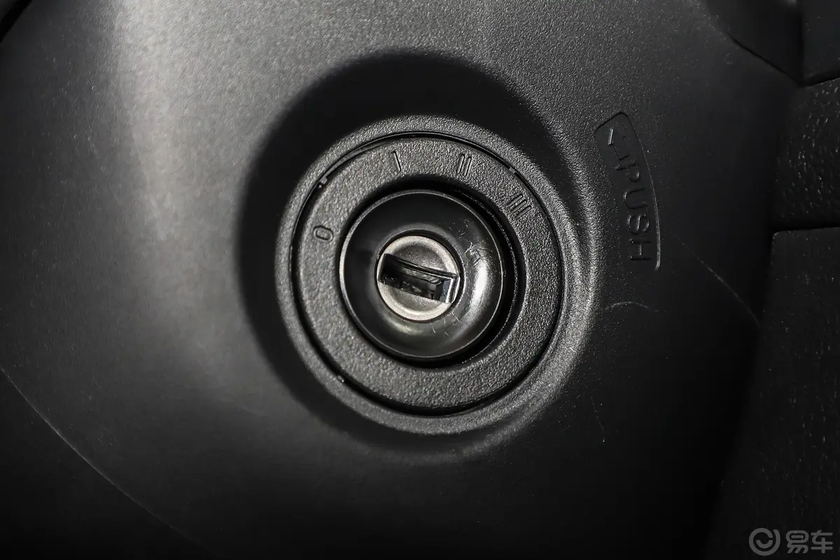本田XR-V220TURBO CVT 舒适版钥匙孔或一键启动按键