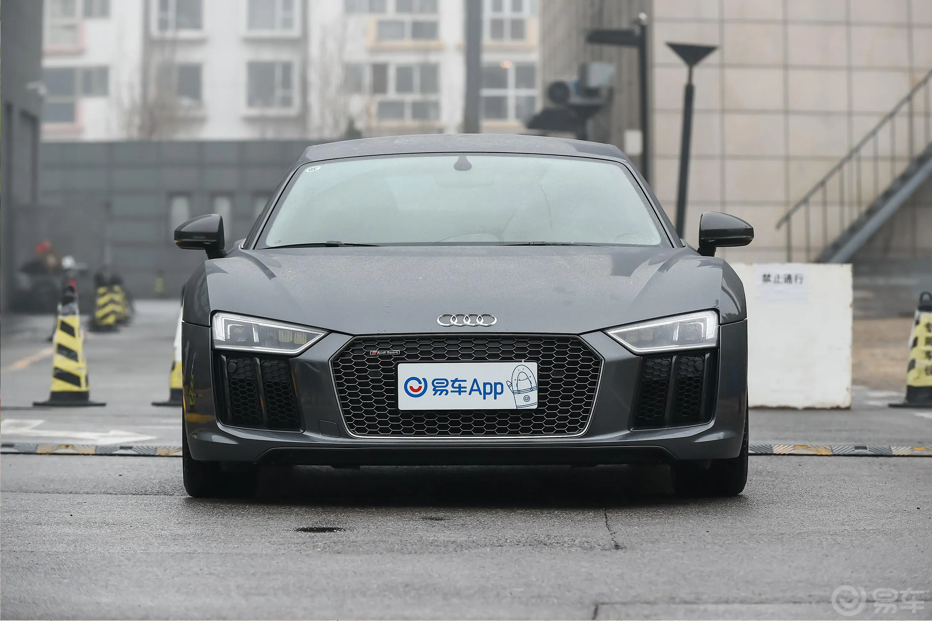 奥迪R8V10 Coupe Performance正前水平