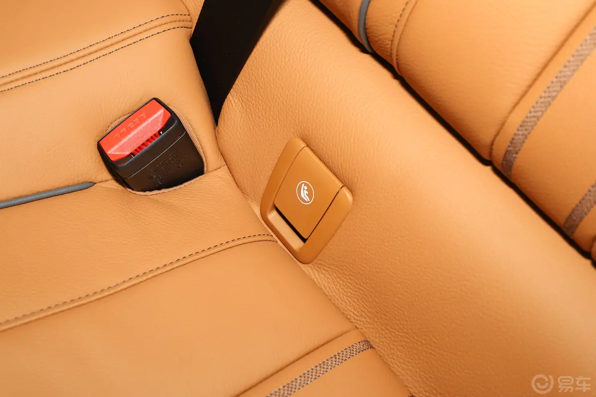 宝马6系GT630i 豪华设计套装儿童座椅接口