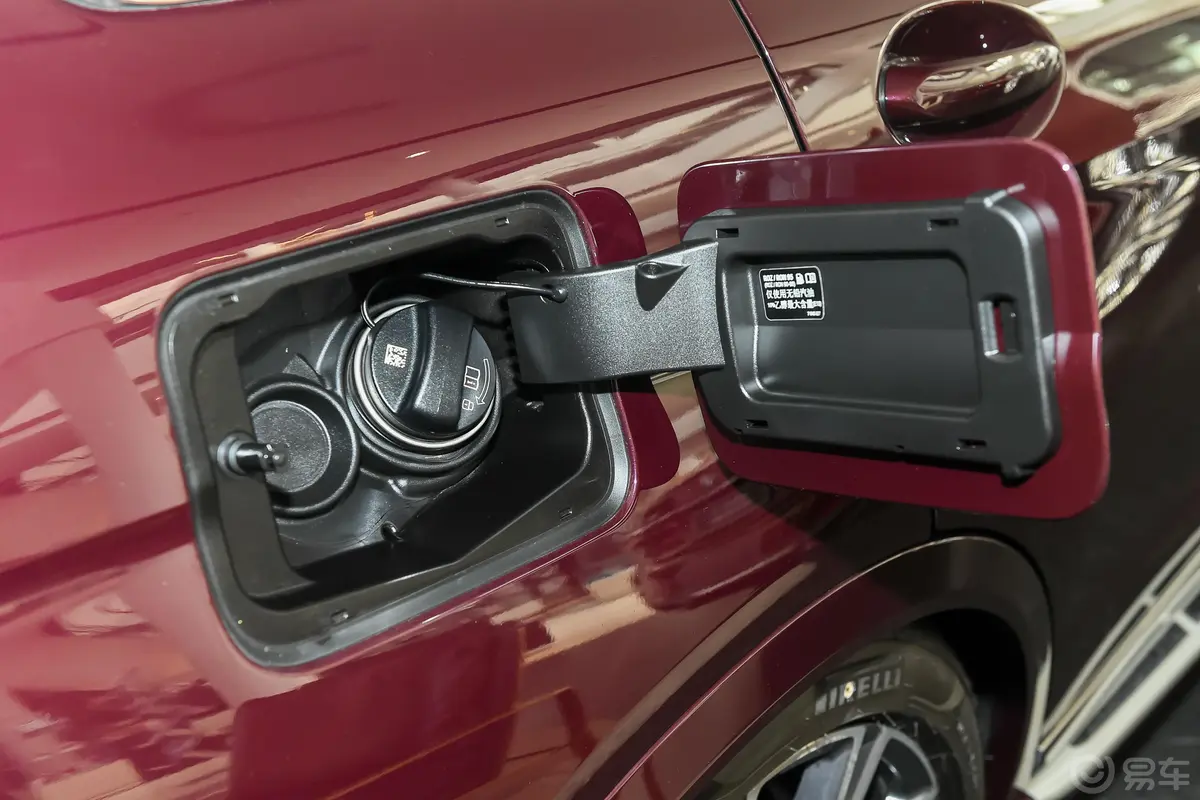 宝马X7xDrive40i 个性化定制限量版 豪华套装油箱盖