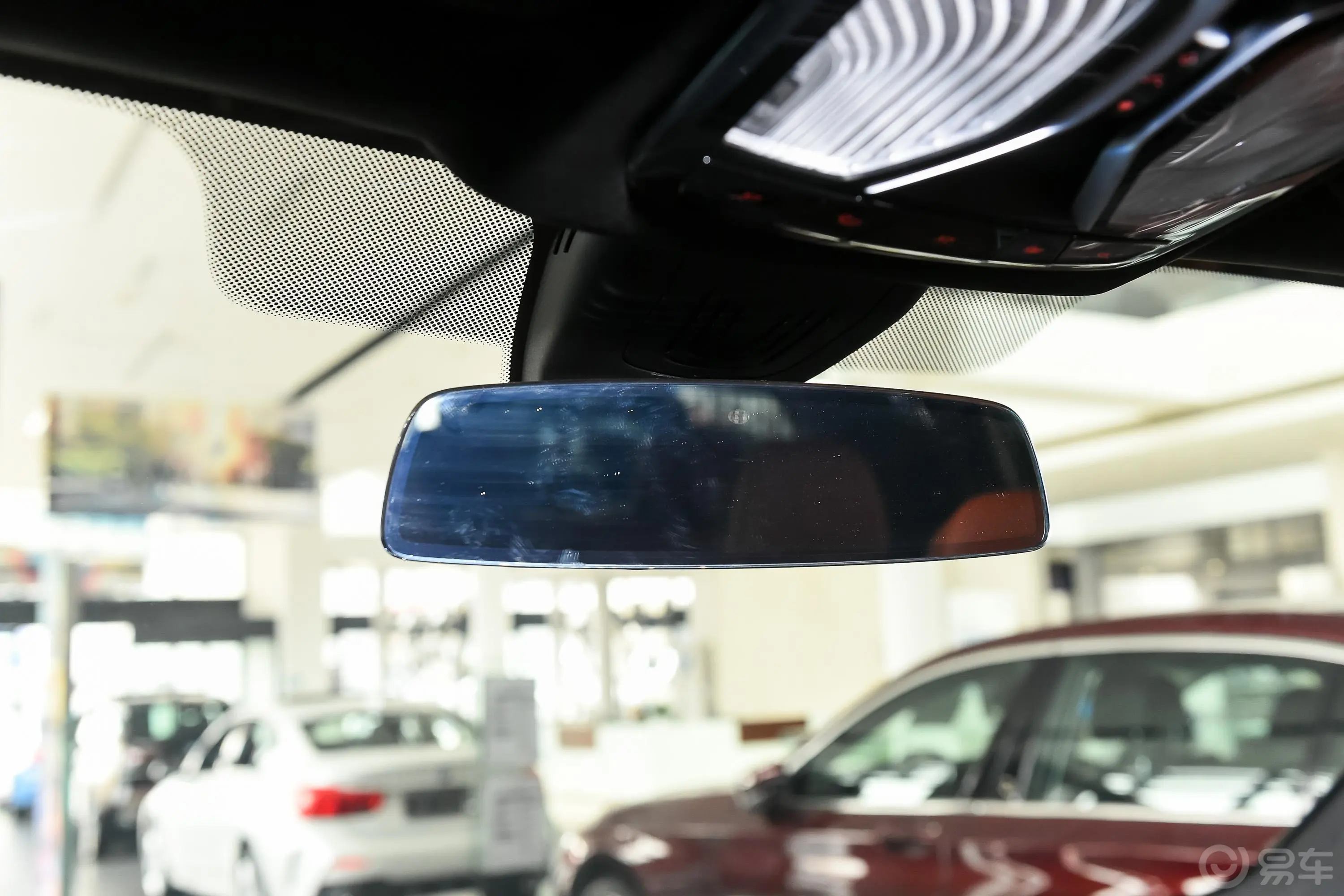 宝马X7xDrive40i 个性化定制限量版 豪华套装内后视镜