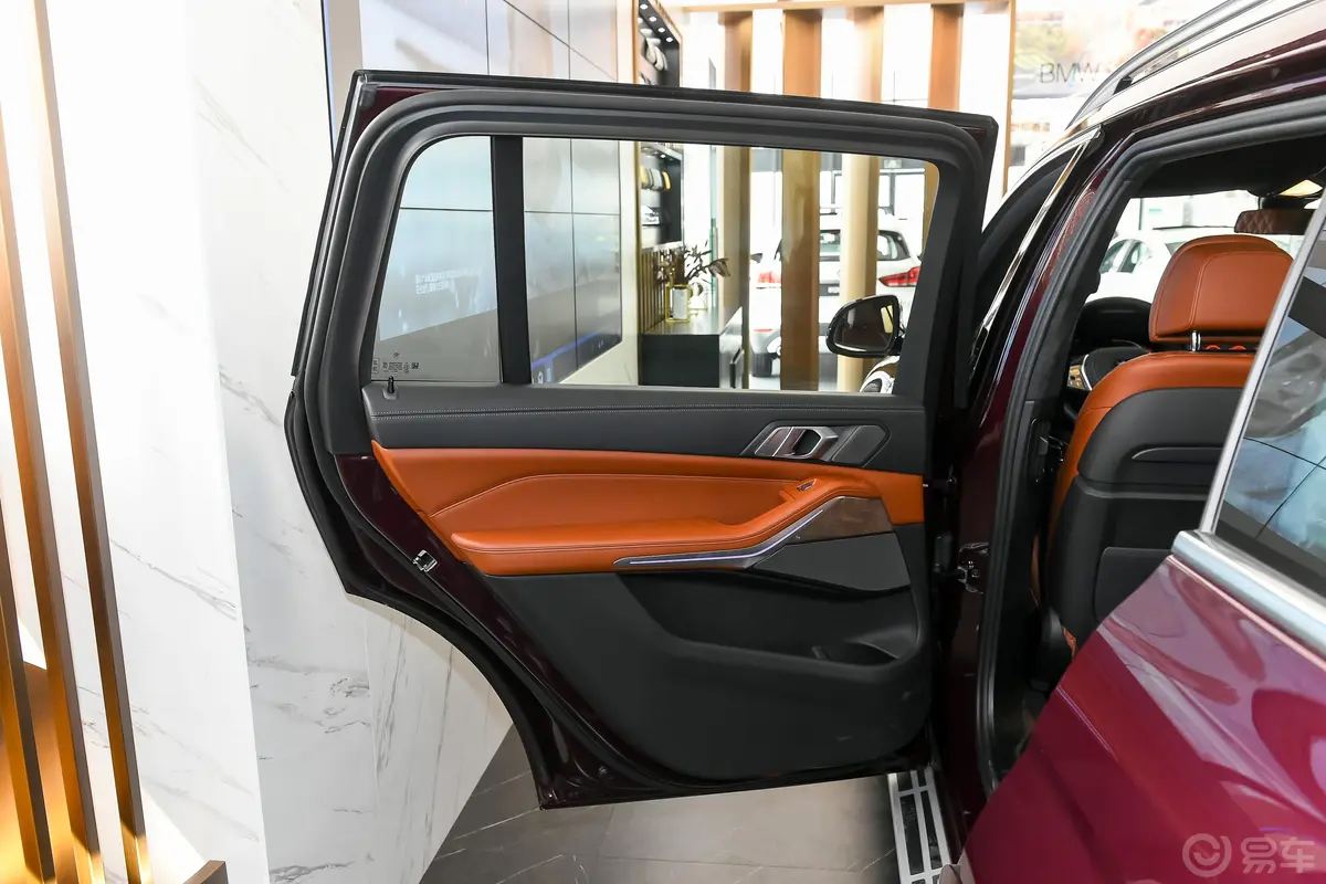 宝马X7xDrive40i 个性化定制限量版 豪华套装驾驶员侧后车门