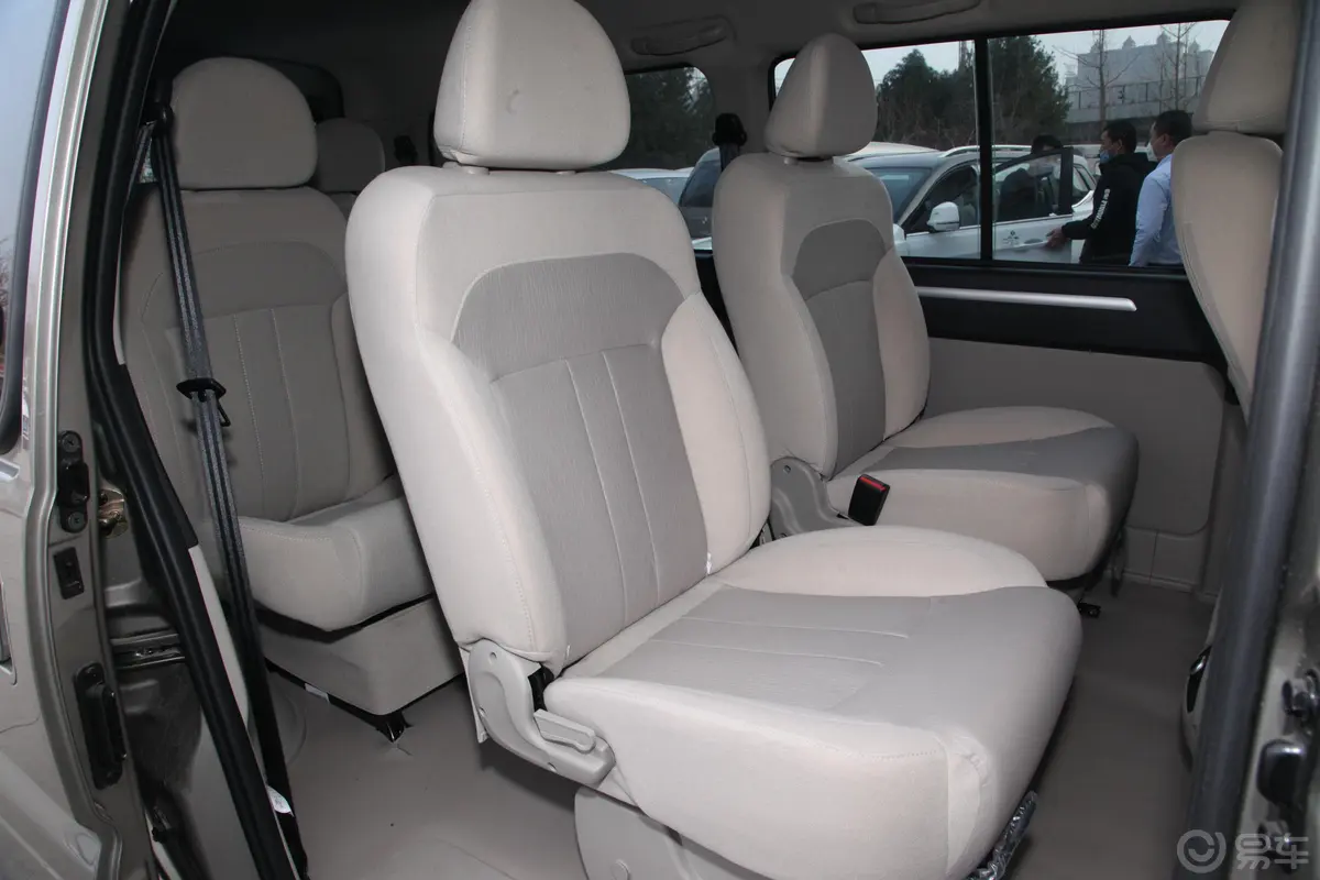 菱智M5 EV舒适型 9座后排座椅