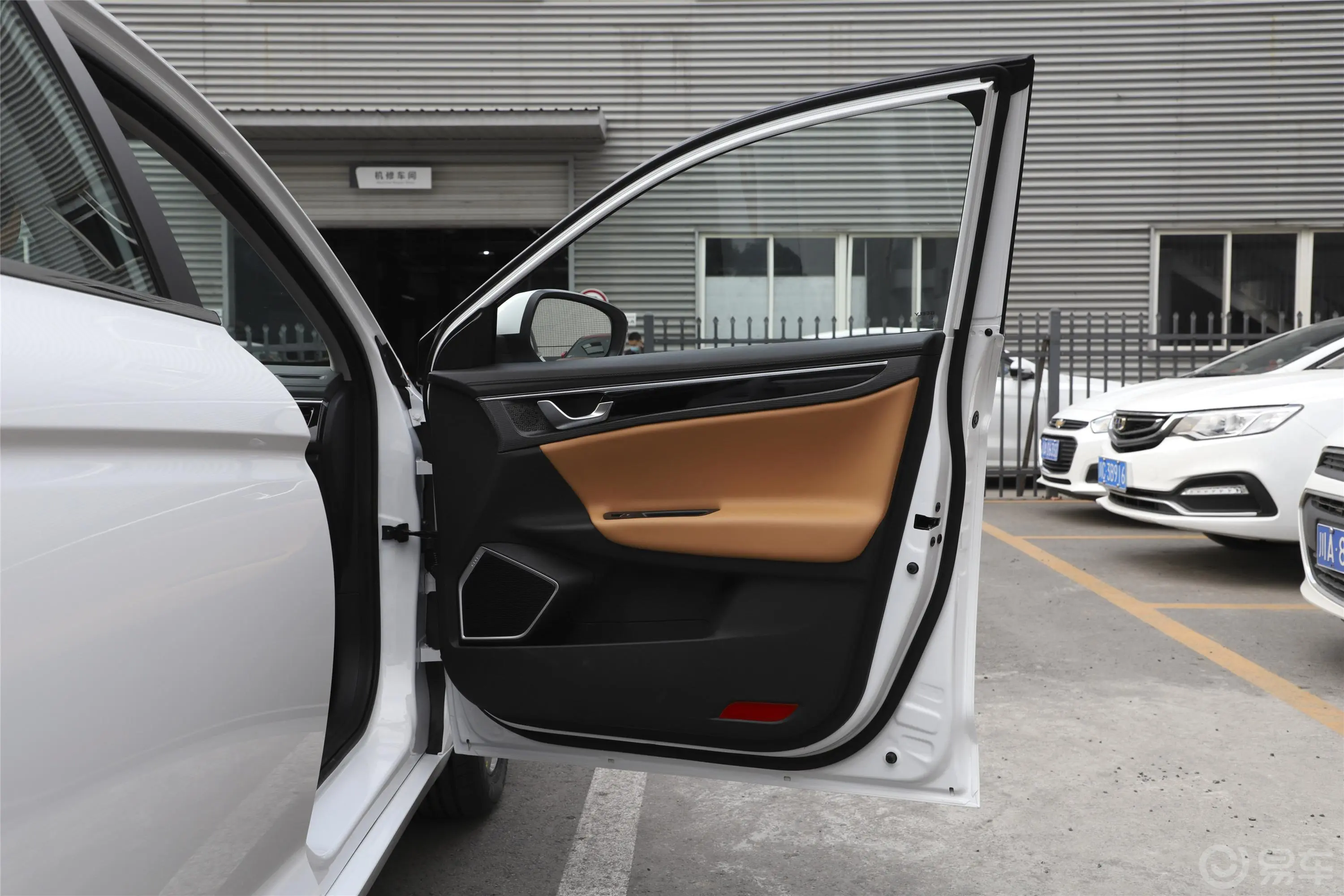 帝豪GL1.5T 双离合 豪华型副驾驶员车门