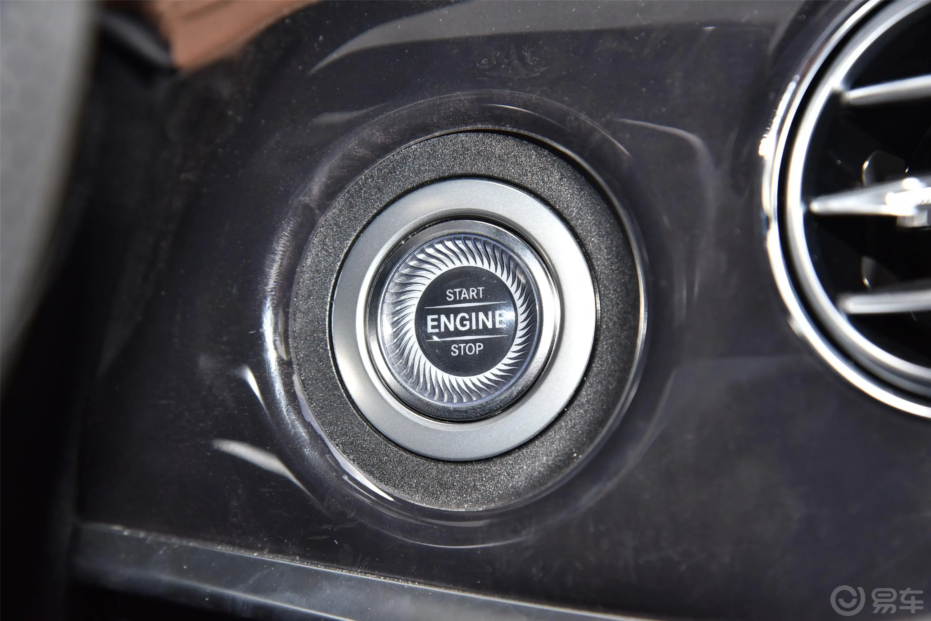 奔驰S级S 500 L 4MATIC 臻藏版钥匙孔或一键启动按键