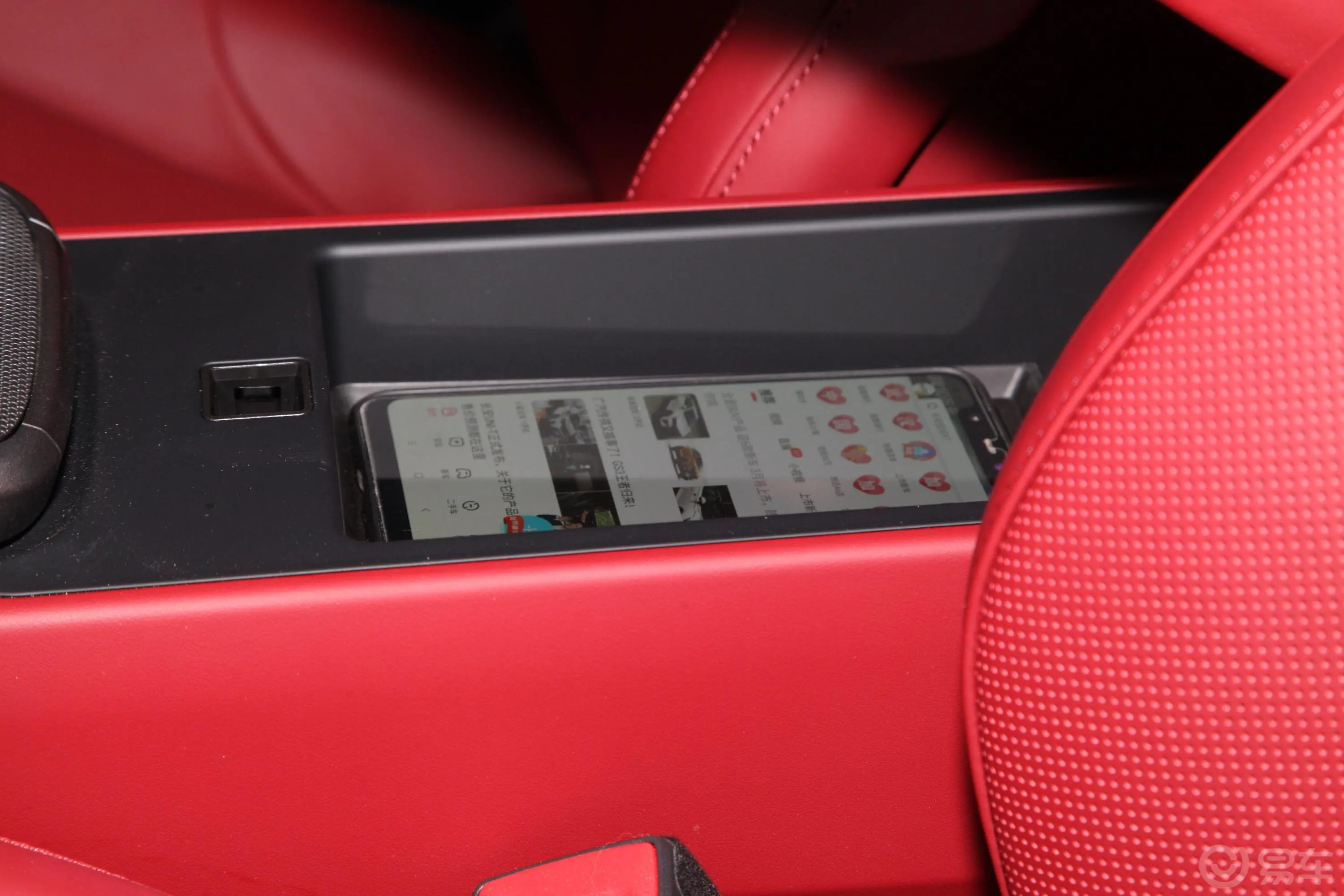 保时捷911Carrera 4S 3.0T前排扶手箱储物格