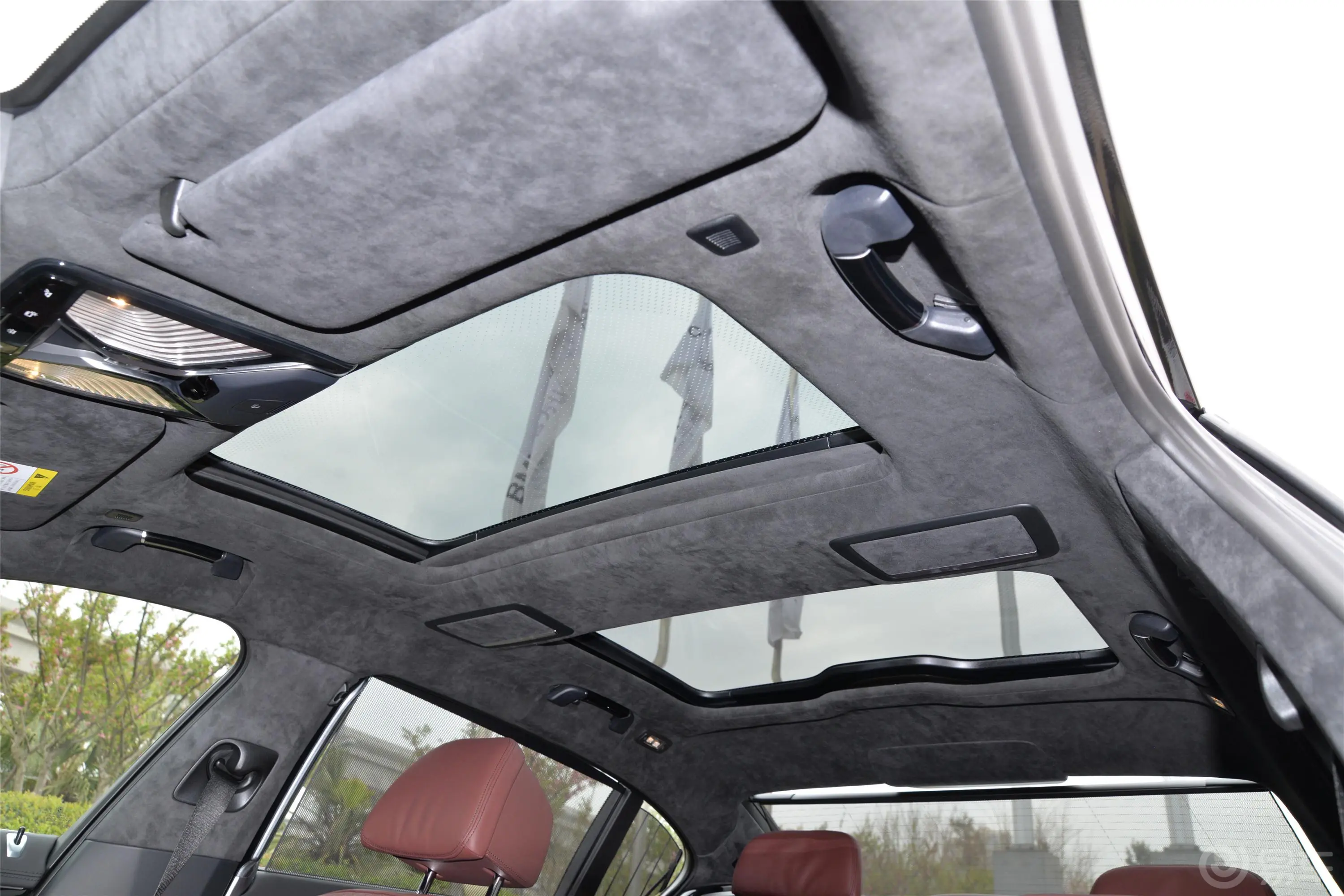 宝马7系改款 740Li xDrive 行政型 M运动套装天窗内拍关闭