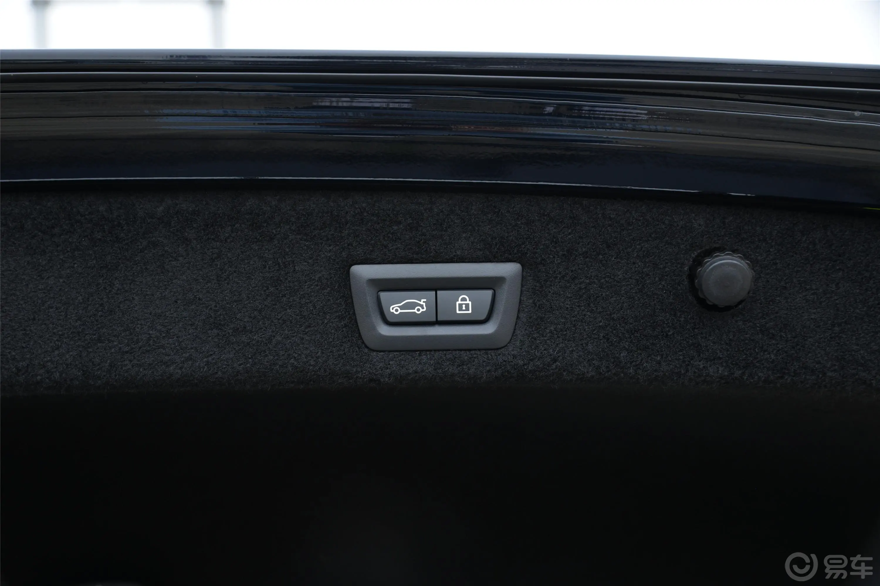 宝马7系改款 740Li xDrive 行政型 M运动套装电动尾门按键（手动扶手）