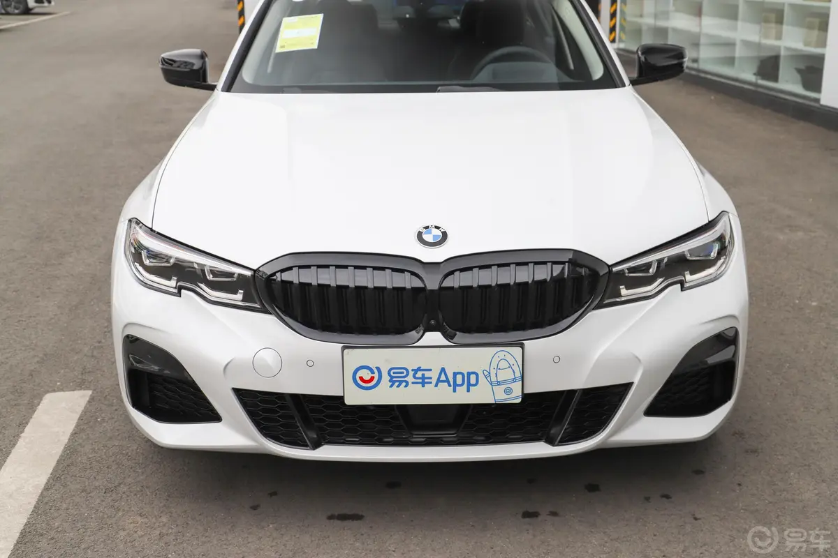 宝马3系330Li xDrive M运动曜夜套装外观