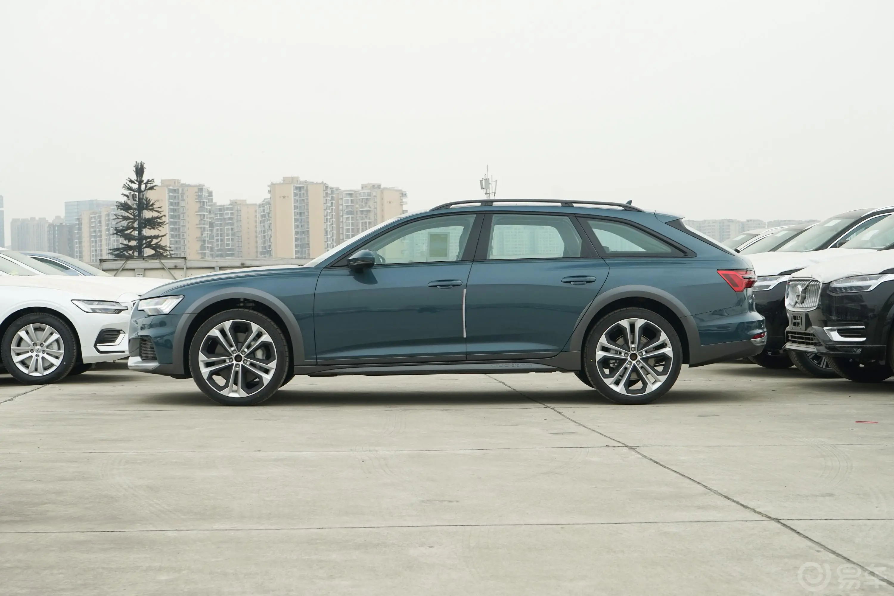 奥迪A6Allroad quattro 探索家 55 TFSI 尊享越野型外观