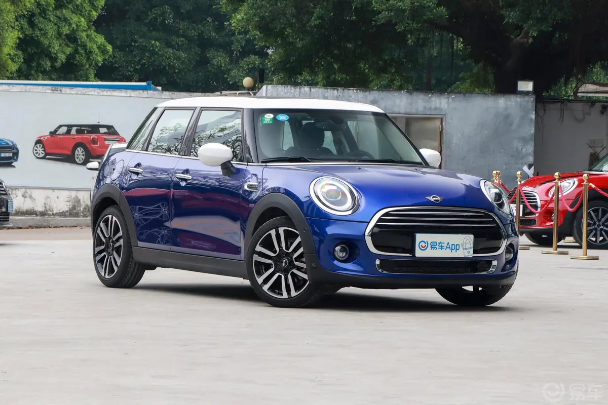 MINI1.5T COOPER 艺术家 五门版侧前45度车头向右水平