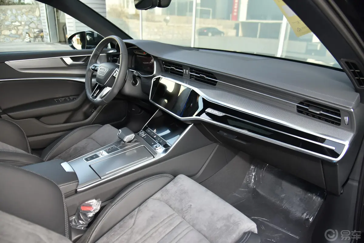 奥迪A6L45 TFSI 臻选动感版内饰全景副驾方向