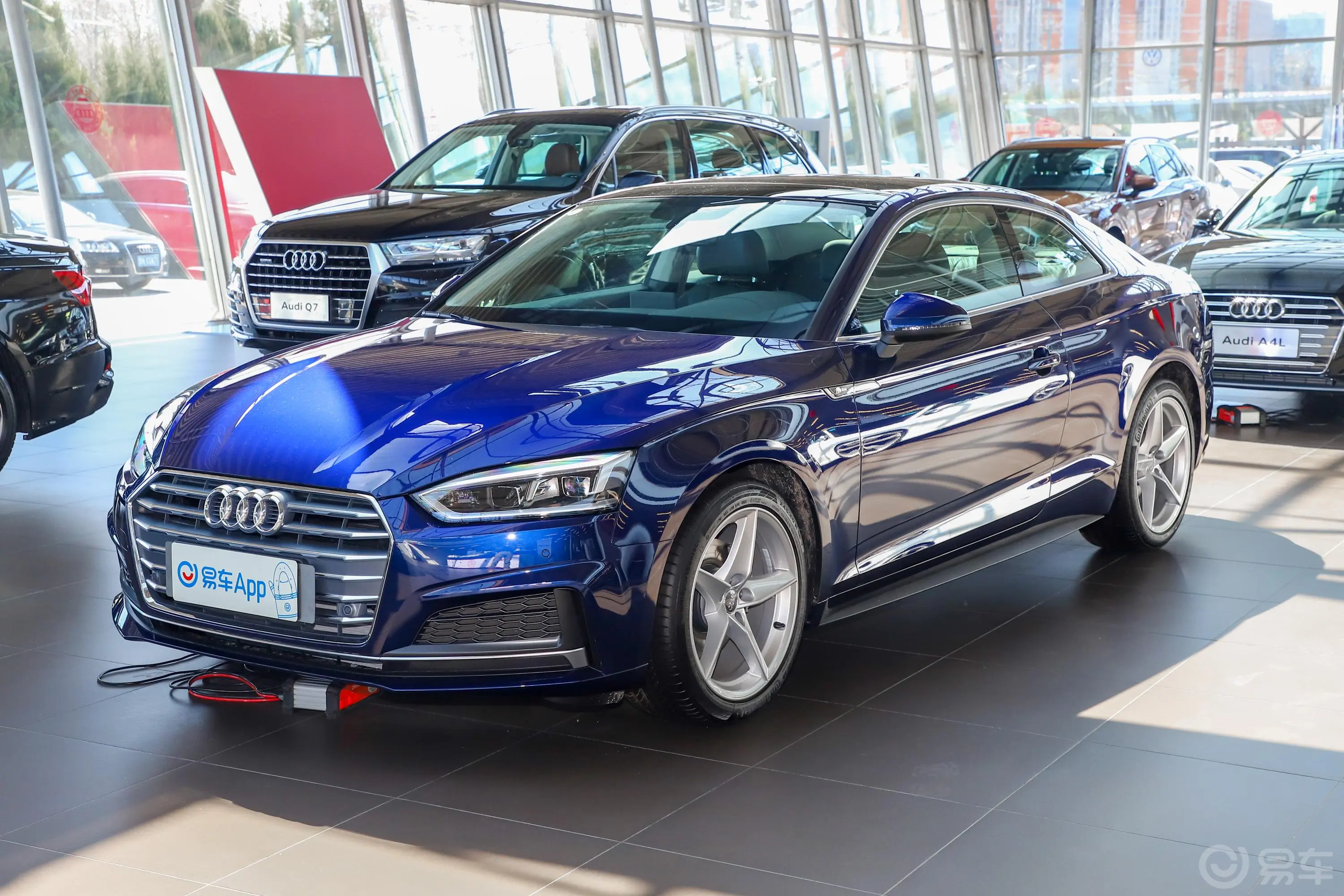 奥迪A5Coupe 40TFSI 时尚型 国VI侧前45度车头向左水平