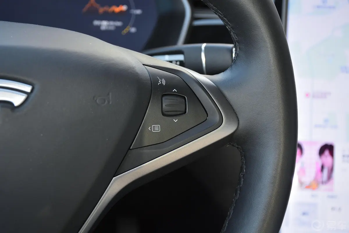 Model S长续航版右侧方向盘功能按键