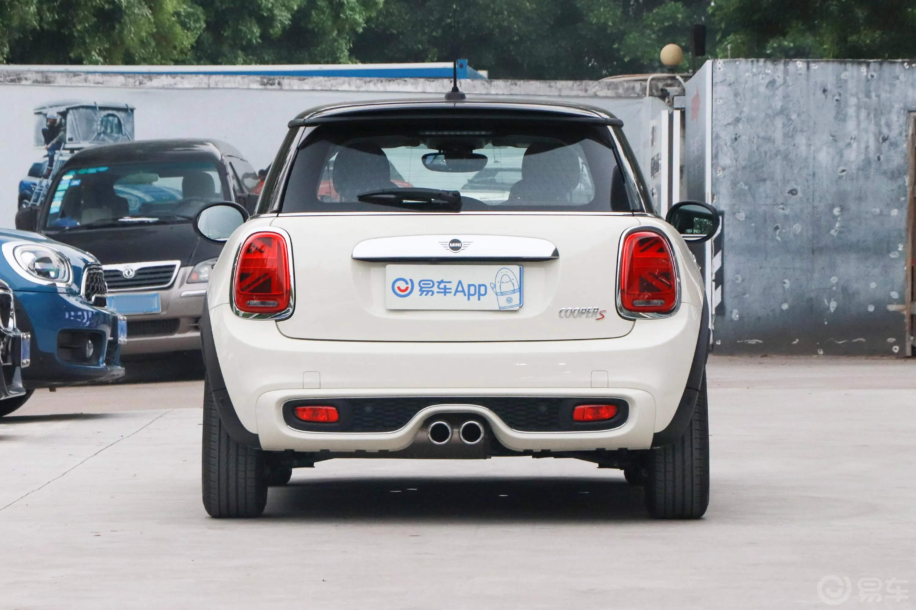 MINI2.0T COOPER S 艺术家正后水平