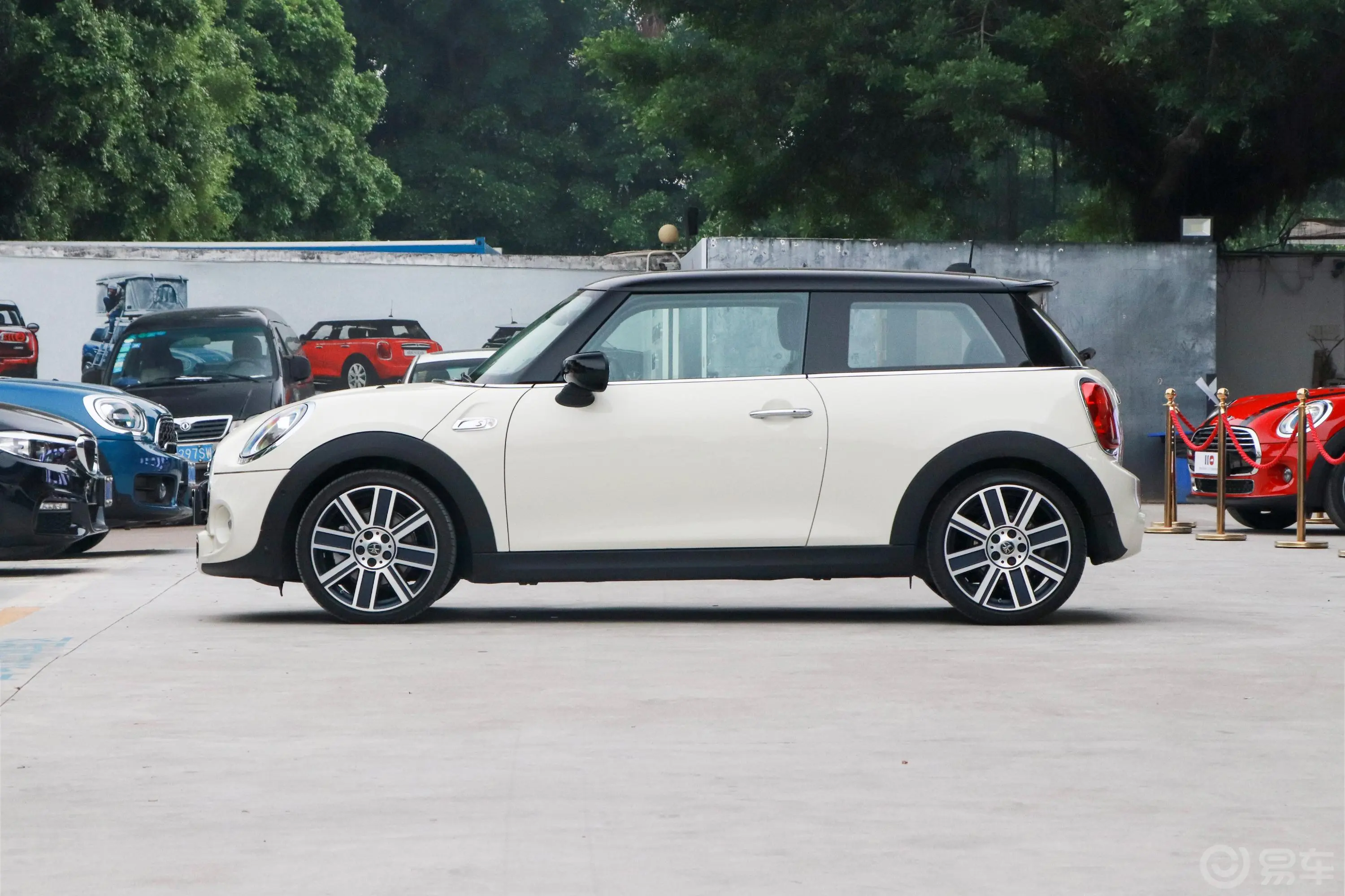 MINI2.0T COOPER S 艺术家正侧车头向左水平