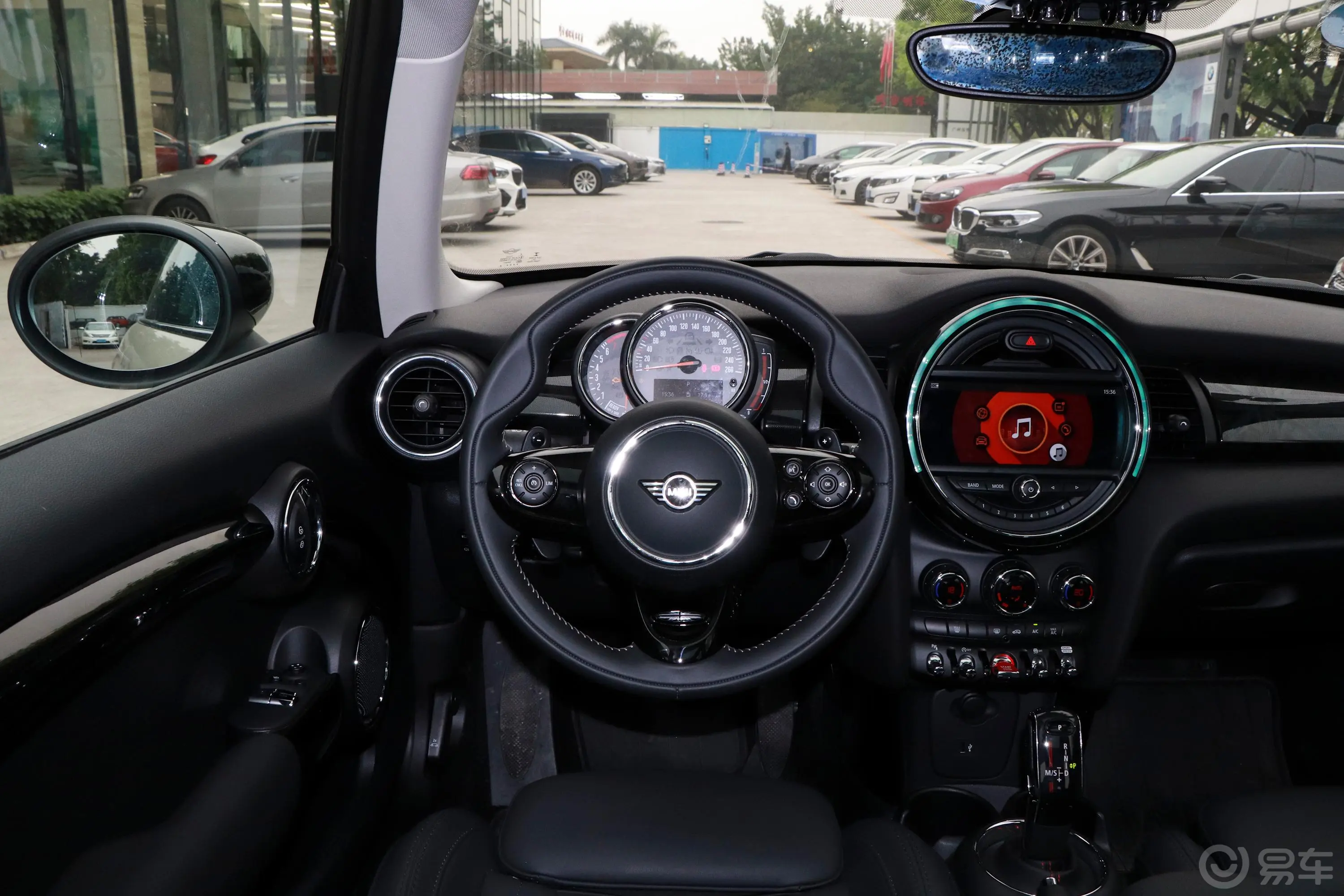 MINI2.0T COOPER S 艺术家驾驶位区域