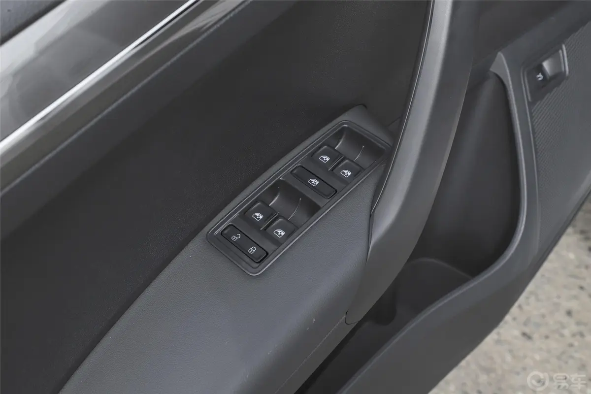 桑塔纳1.5L 手动 舒适版 国V车窗调节整体